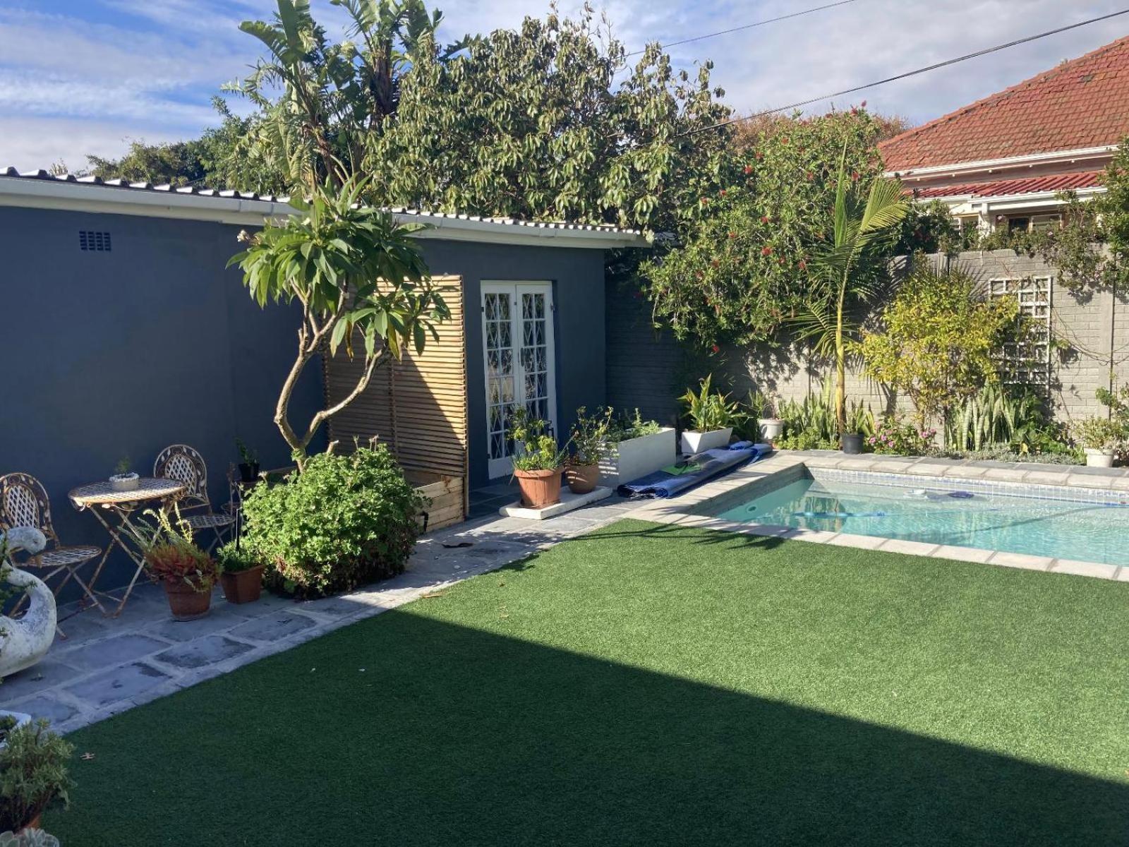 Tranquil Garden Apartment
